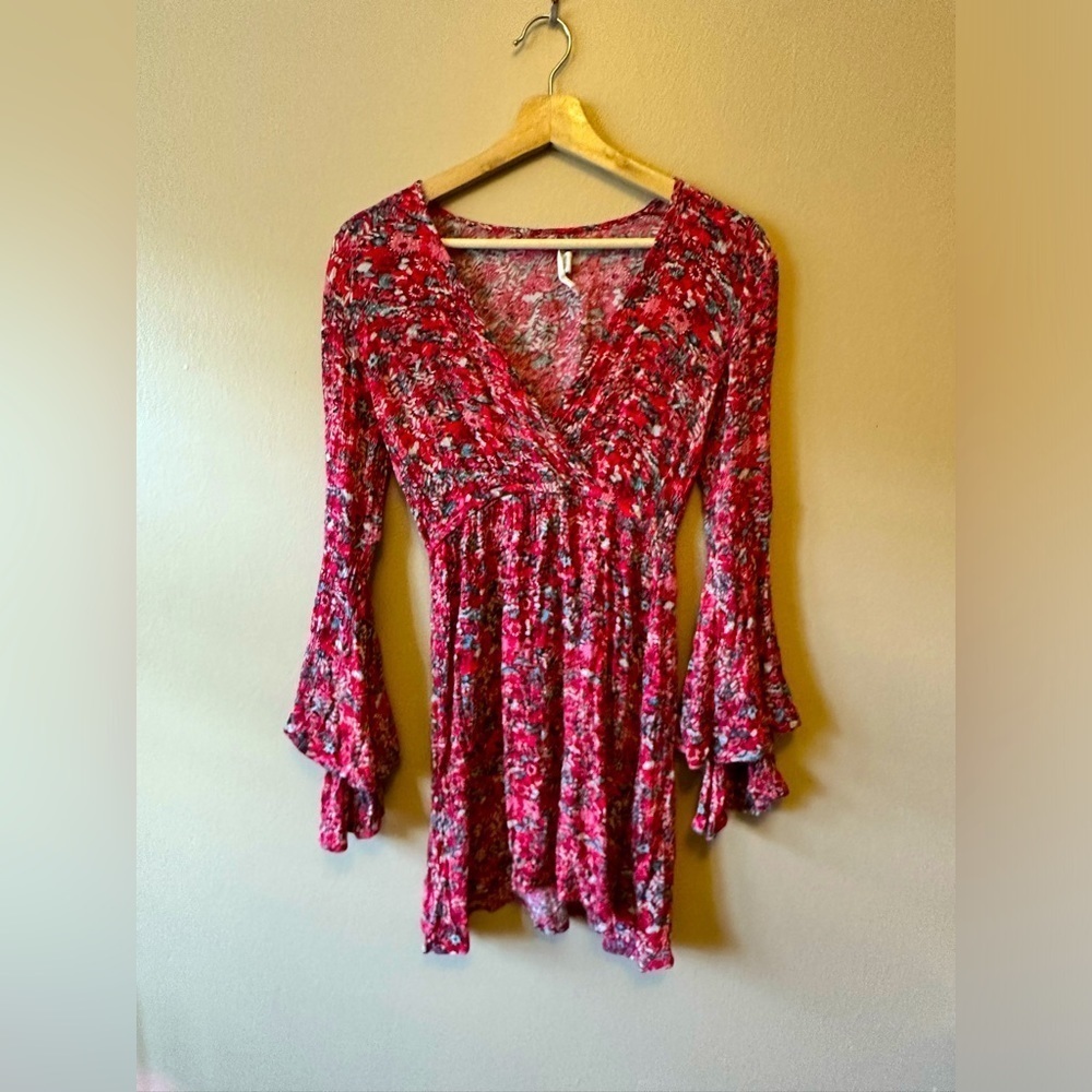 Billabong Red Floral Mini Dress V Neck SX S long Bell Sleeve Casual Summer